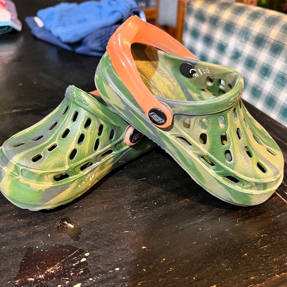 Croc like camo light up clogs Skechers toddler size 7